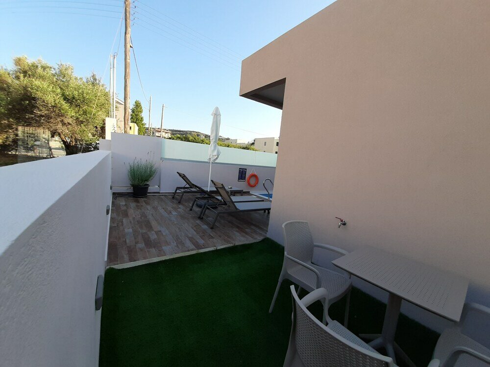 Фото Sarpidon Suites