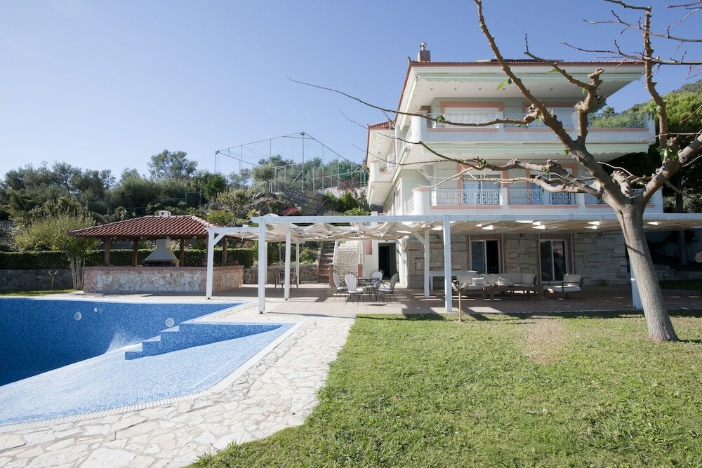 Фото Spacious villa at Ilia Edipsou