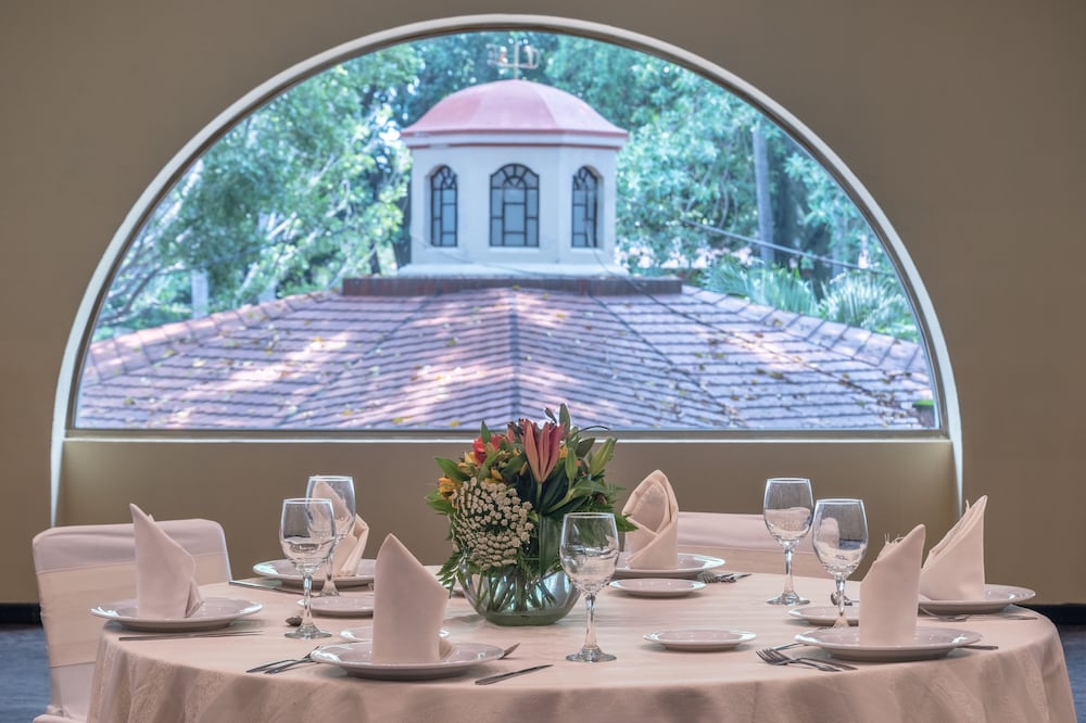 Фото Holiday Inn Guadalajara Expo