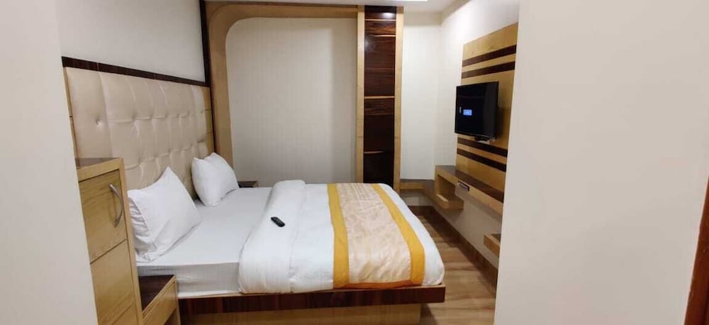 Фото Hotel Lord Krishna Palace