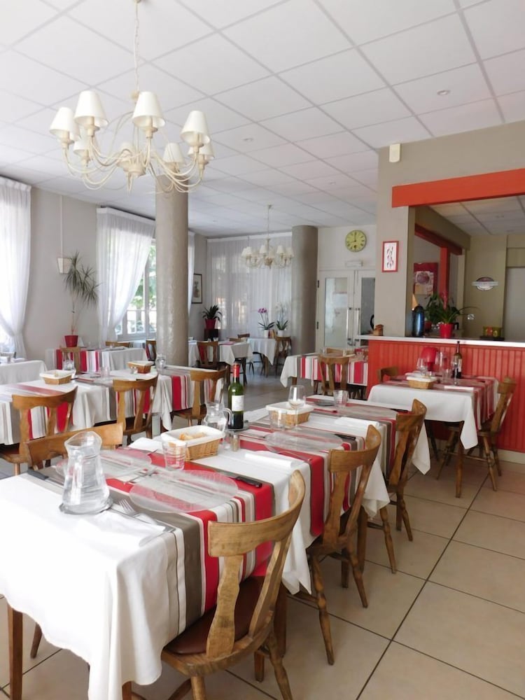 Фото Hotel Des Pyrénées