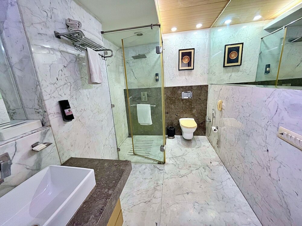 Фото Amber Inn by Orion Hotels