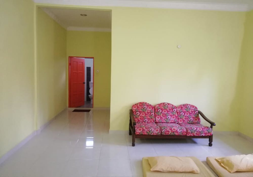 Фото Hotel by Lawang Suites