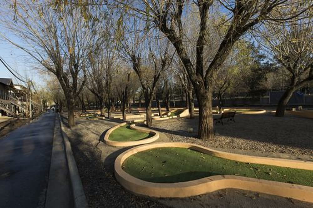 Фото Howard Johnson by Wyndham San Pedro Resort & Marina