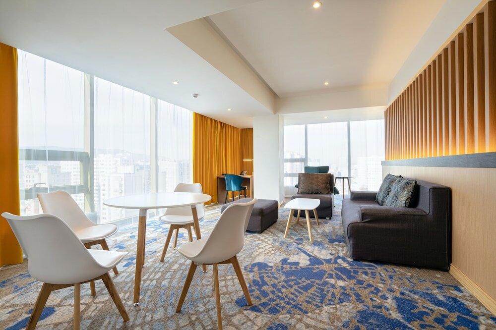 Фото Millennium Plaza Hotel