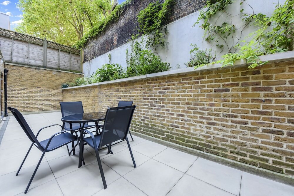 Фото Tavistock Place Apartments