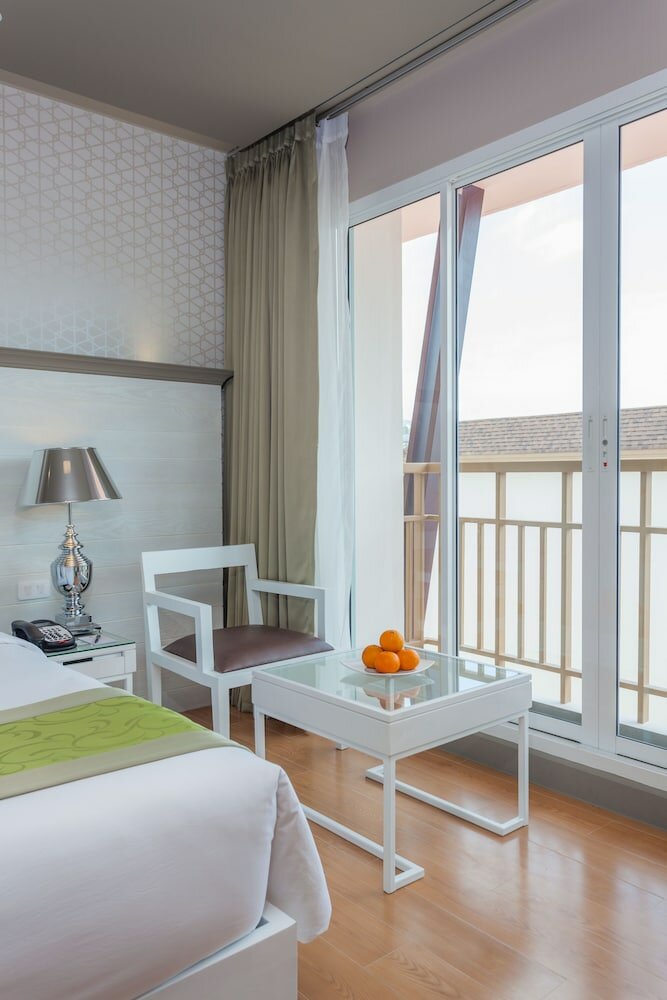 Фото Best Western Patong Beach