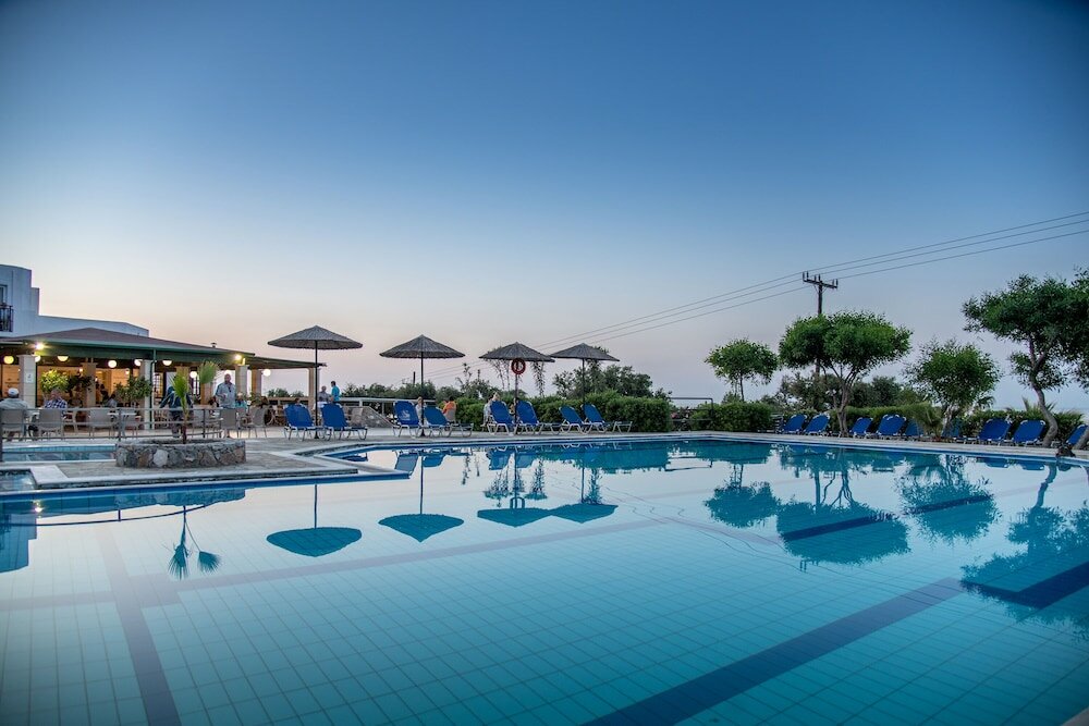 Фото Semiramis Village