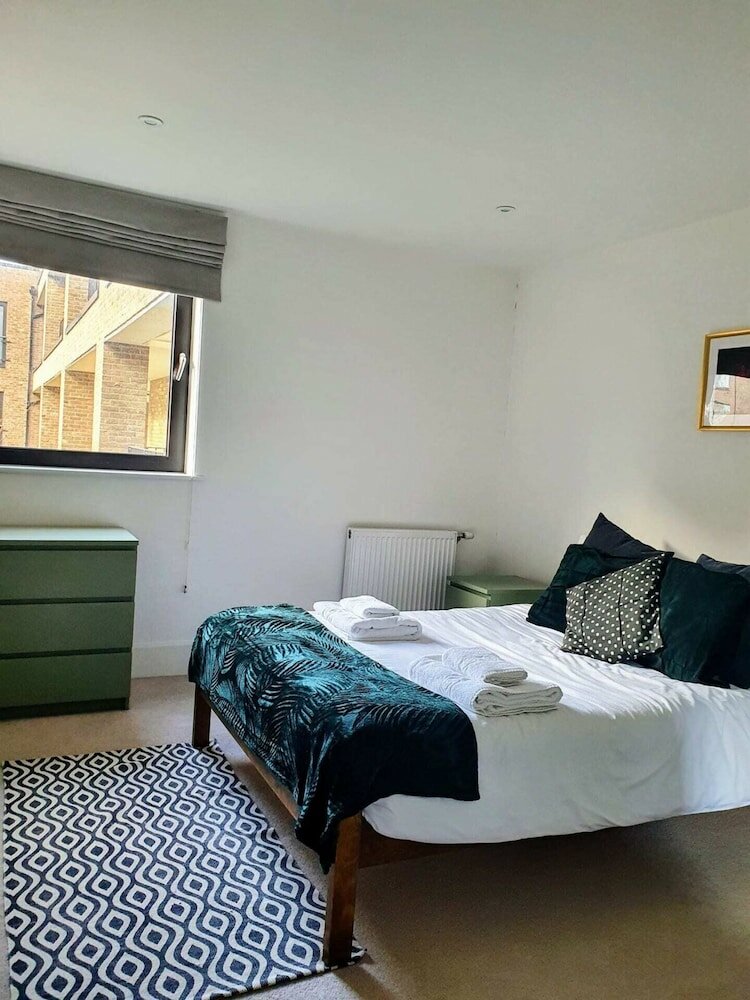 Фото Stunning Modern 1 Bedroom Apartment Near Canary Wharf