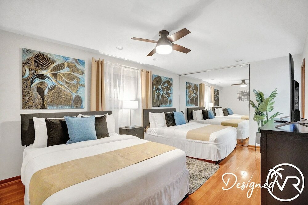 Фото Stunning Waterfront 3br with Heated Pool