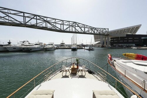 Гостиница Luxury Boat in Port Forum