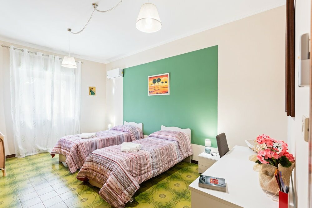 Фото Roomy And Bright Apartment With Balconies X6