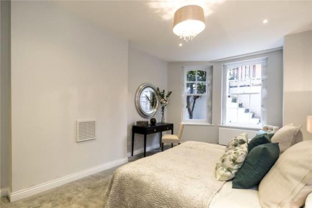 Фото Kensington Court by Lime Street