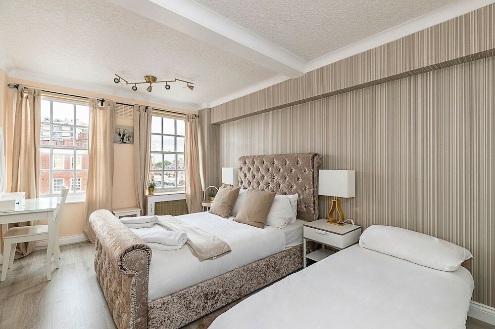 Фото Elegant 3 Bedrooms Apartment Near Hyde Park & Oxford St