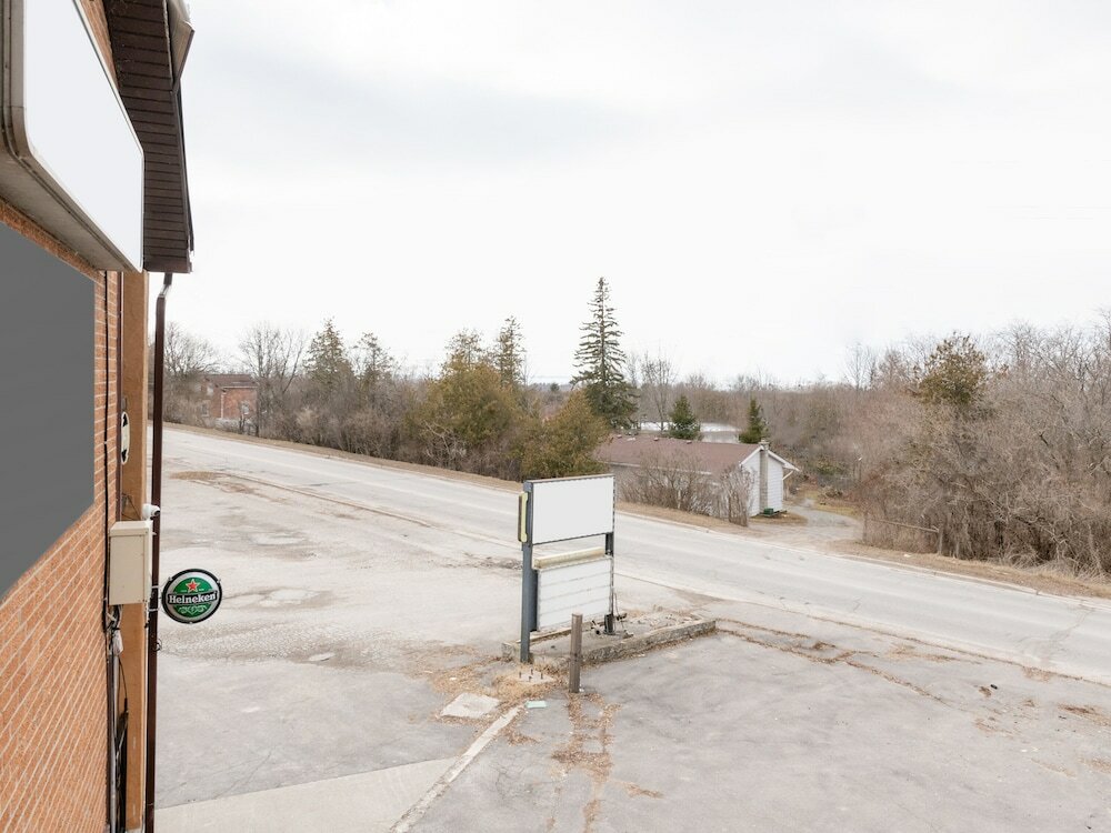 Фото Hotel Beaverton On - Lake Simcoe
