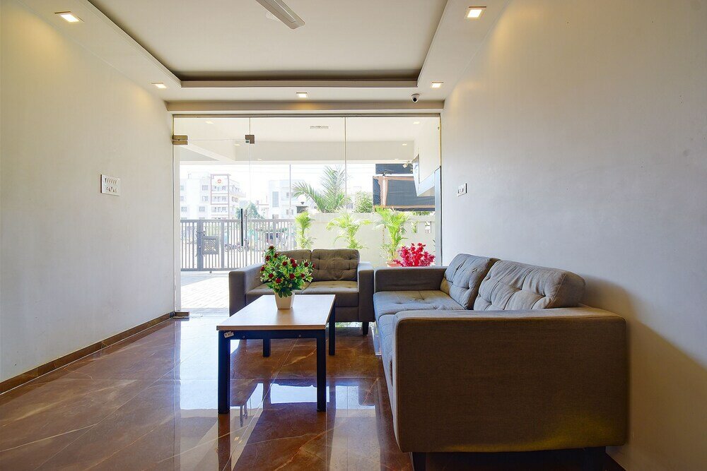 Фото Fabhotel Royal Inn