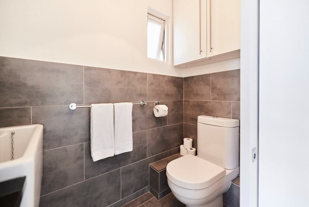 Фото The Walterton Sanctuary - Bright 3bdr Flat