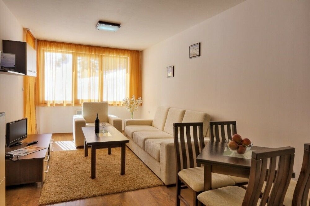 Фото Forest Nook Aparthotel