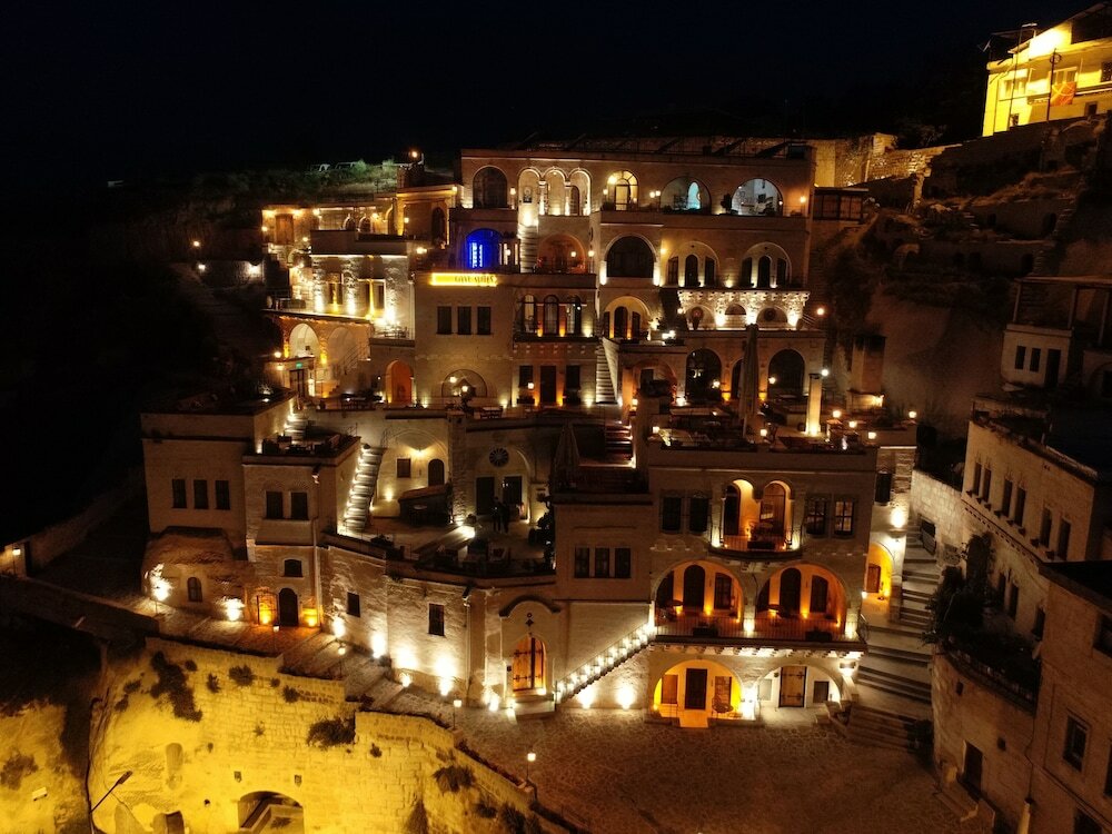 Фото Nino Cave Suites