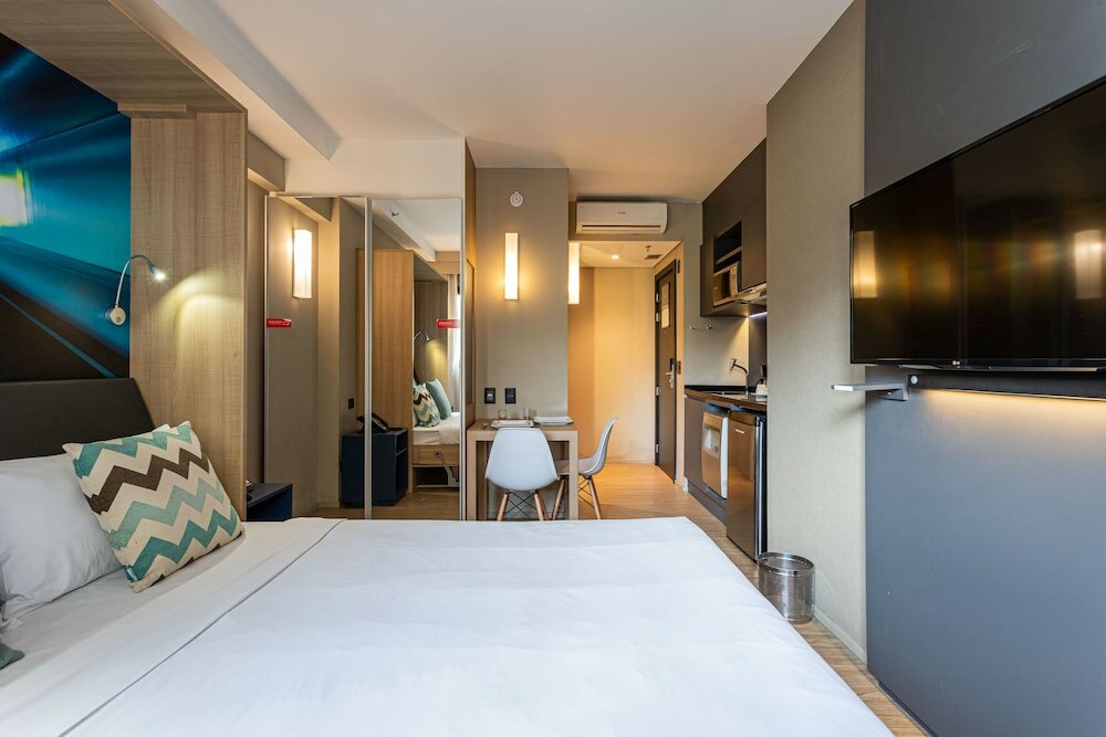 Фото Charlie Alphaville