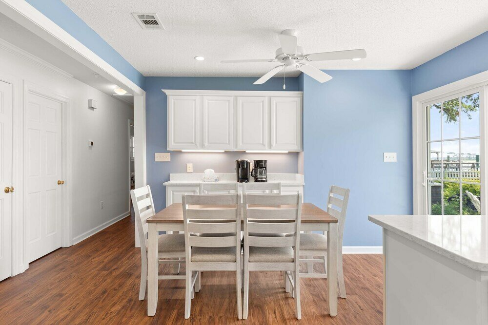 Фото 1401 Chatham Ave