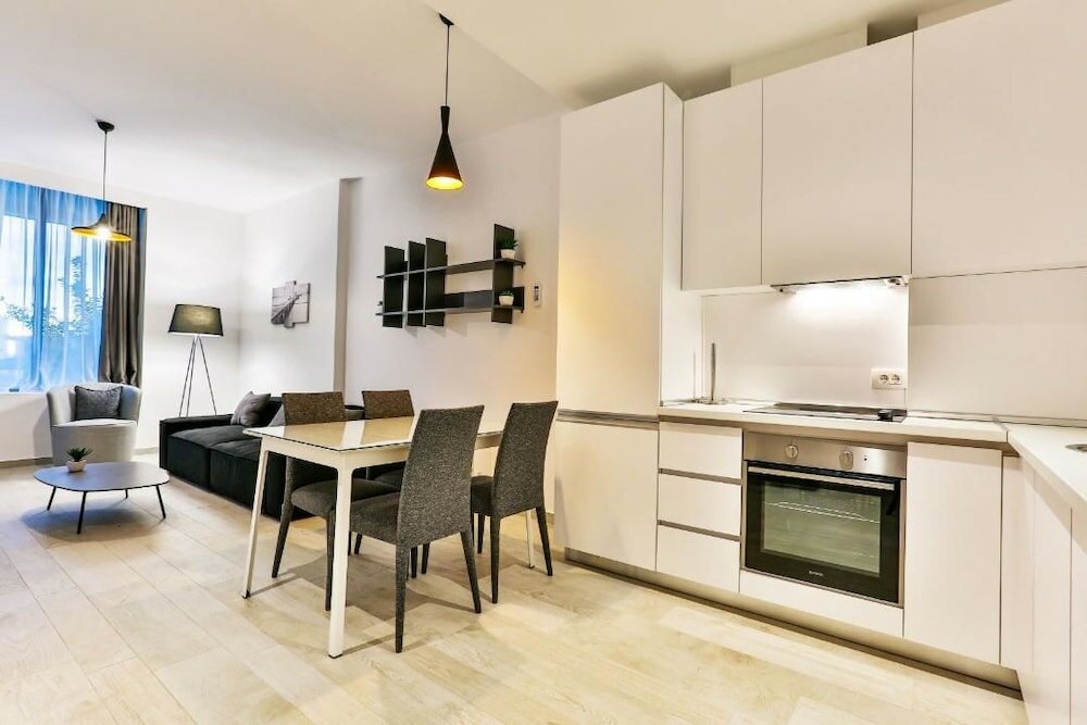 Фото Royal Gardens Apartments