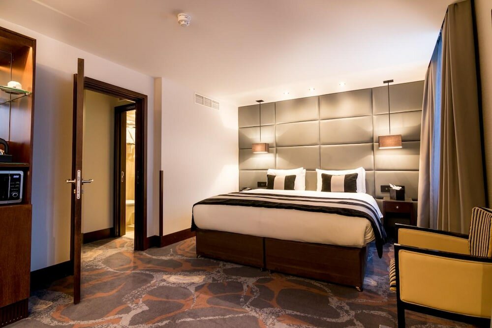 Фото The Devonshire