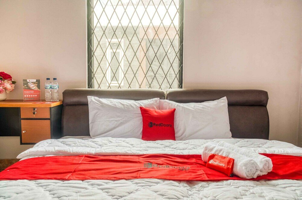 Фото RedDoorz near Duta Merlin