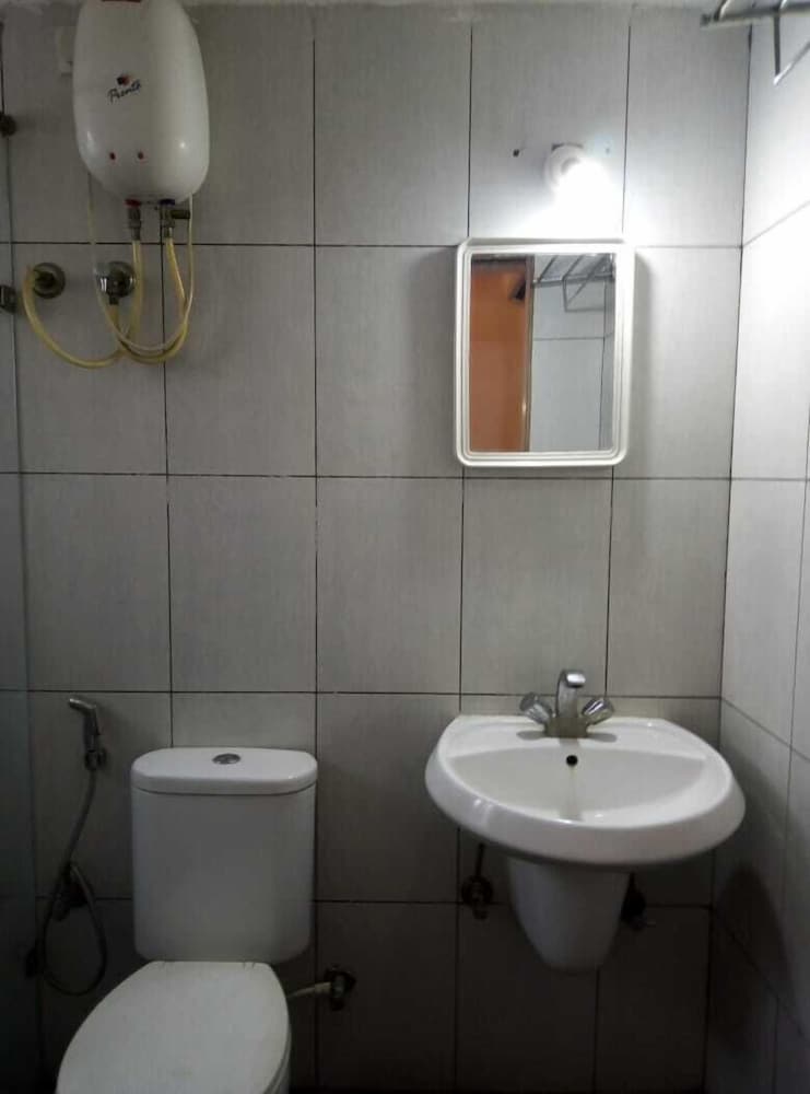 Фото Hotel B Residency