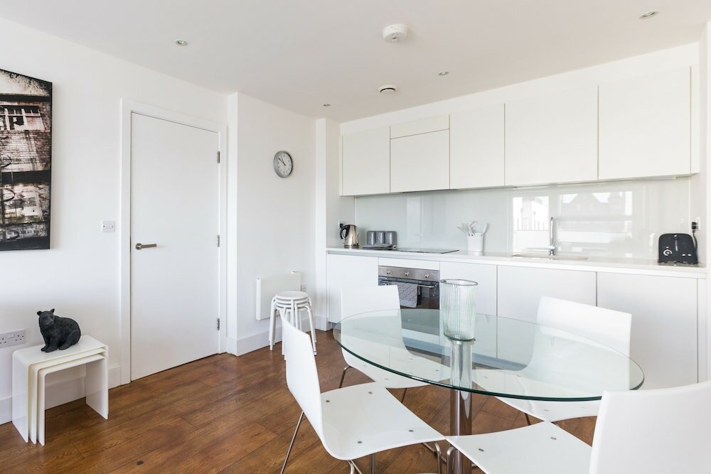 Фото Luxury 2-bed Flat, Parking and Close to the Tube