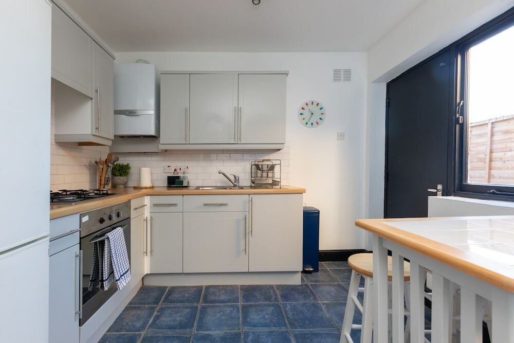 Фото Serene and Spacious 1 Bedroom Garden Flat in Clapton
