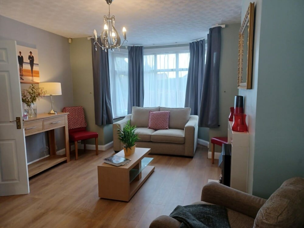 Фото Crawley Green House - Huku Kwetu