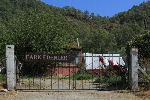 Кемпинг Fark Edenler Camping&Caravan&Bungalows в Даламане