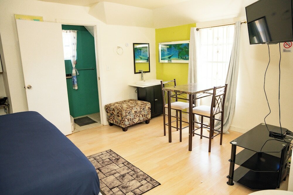 Фото Cocoplum Rest N Hideaway 1