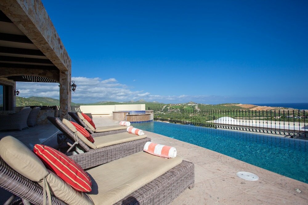 Фото Villa Delmar Exquisite Villa w Views