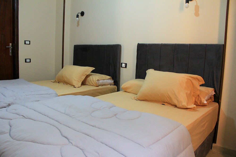 Фото Pyramids Road Guest House