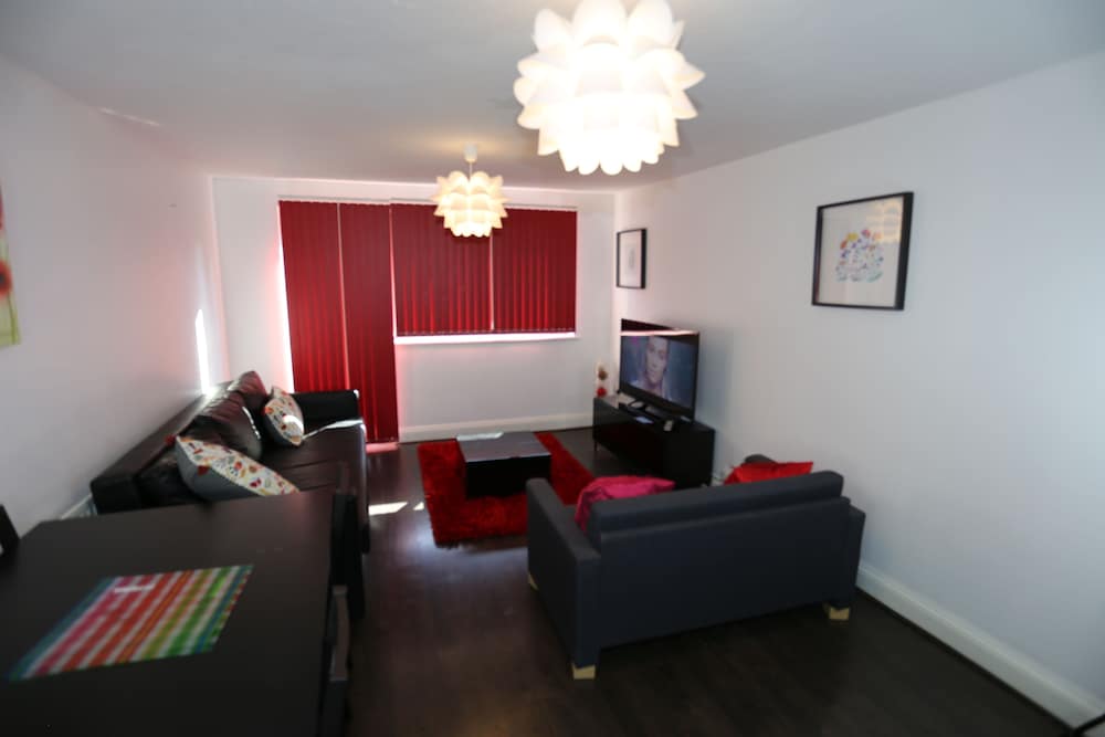 Фото Beautiful 3 Beds House - Thamesmead