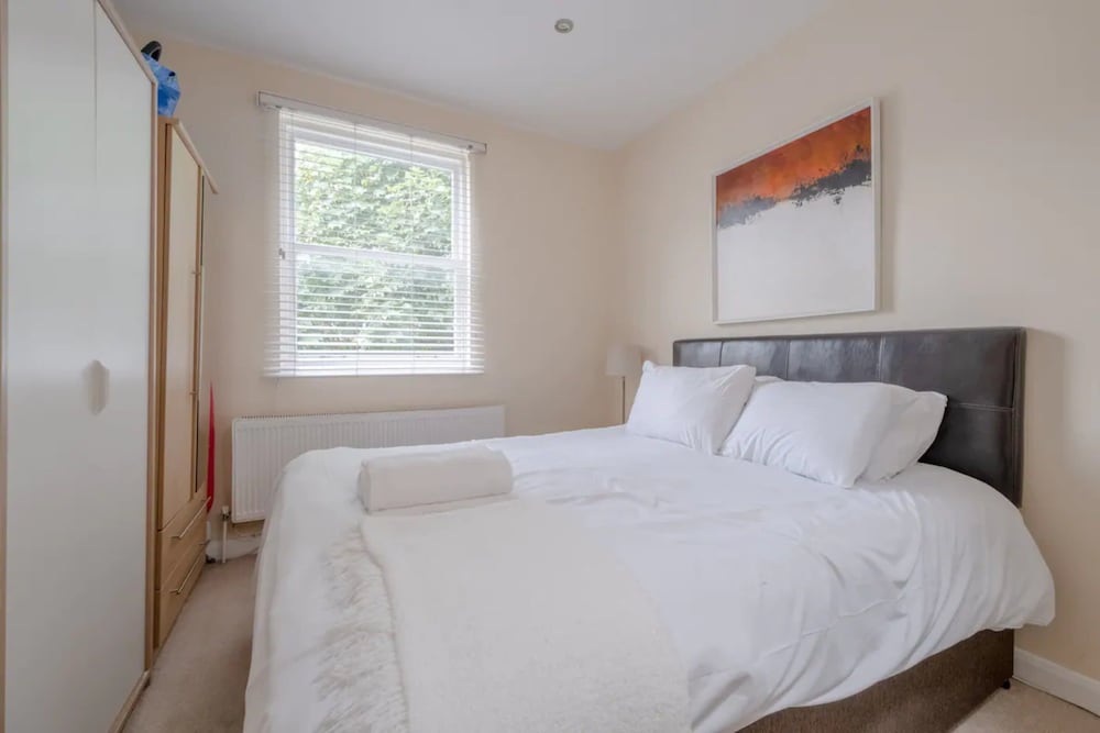 Фото Lovely 2 Bedroom Apartment With Great Transport Links