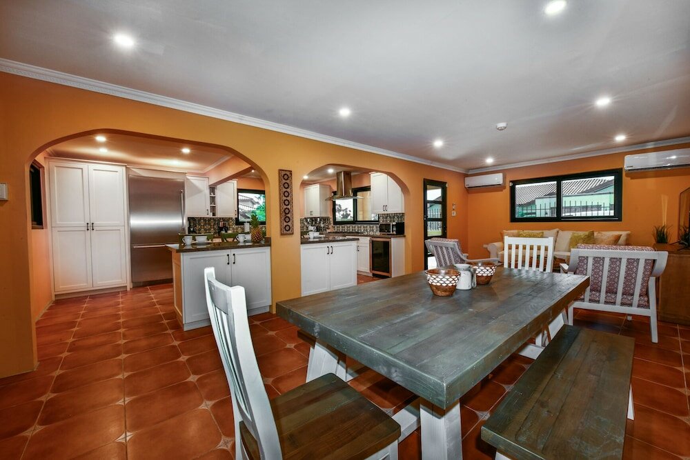 Фото Newly Renovated! Polynesian Themed in Noord!