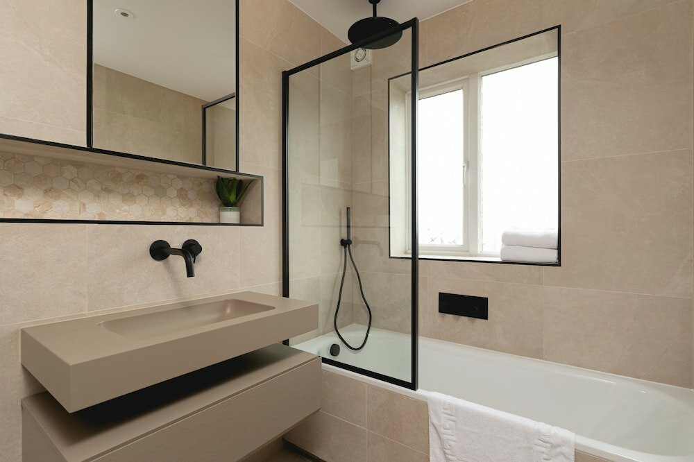 Фото Skyvillion Apartments Cockfosters