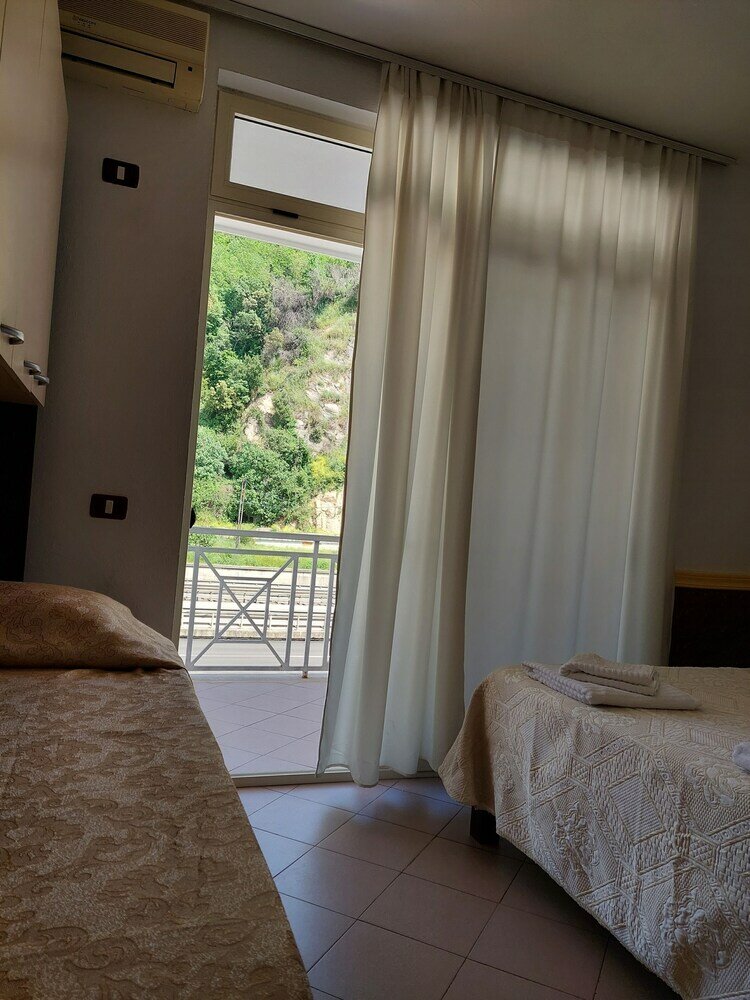 Фото Hotel Nacional Durres