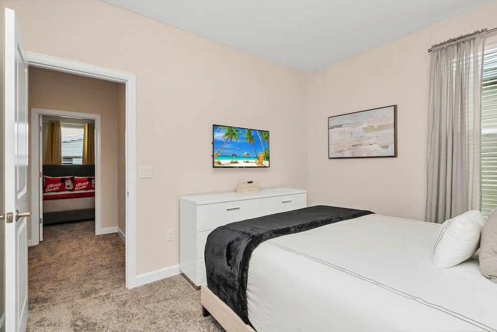 Фото Edgy, Modern 6 Bed 5 Bath