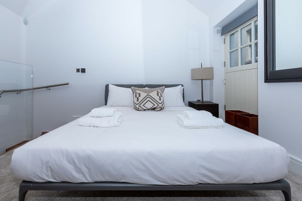 Фото Central and Unique 1 Bedroom Mews House in Mayfair