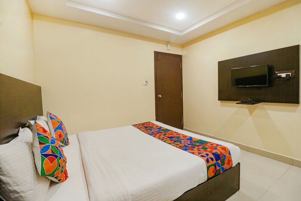 Фото Fabhotel Champion Residency