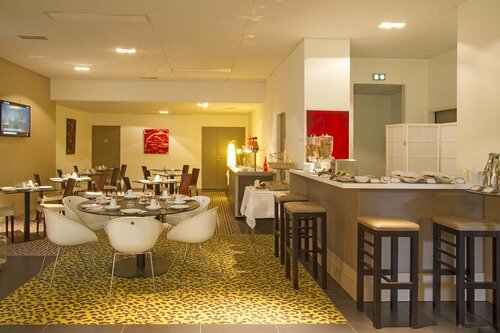 Гостиница Privilege Appart Hotel Saint Exupery в Тулузе