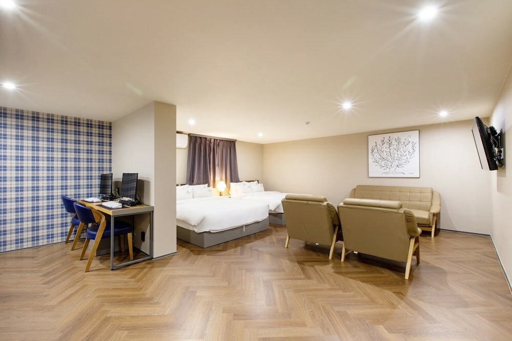 Фото Brown Dot Hotel Minam