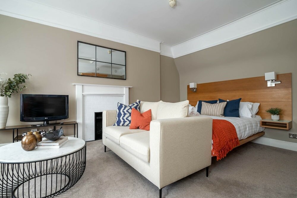 Фото 5 Doughty Street