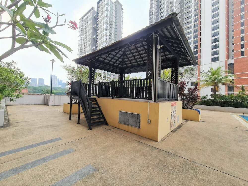 Фото Duta Hotel & Residence by Sarahs Lodge