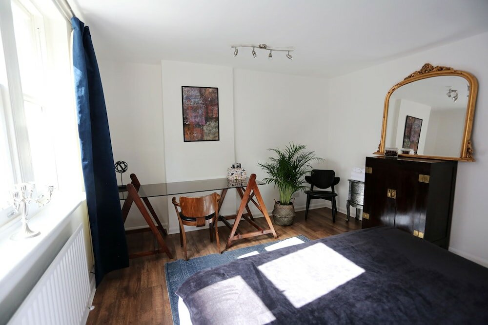 Фото 3 Beds 2 Baths Oxford Circus
