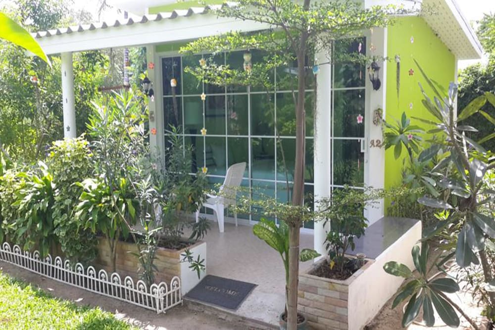 Фото Sports Bar & Resort